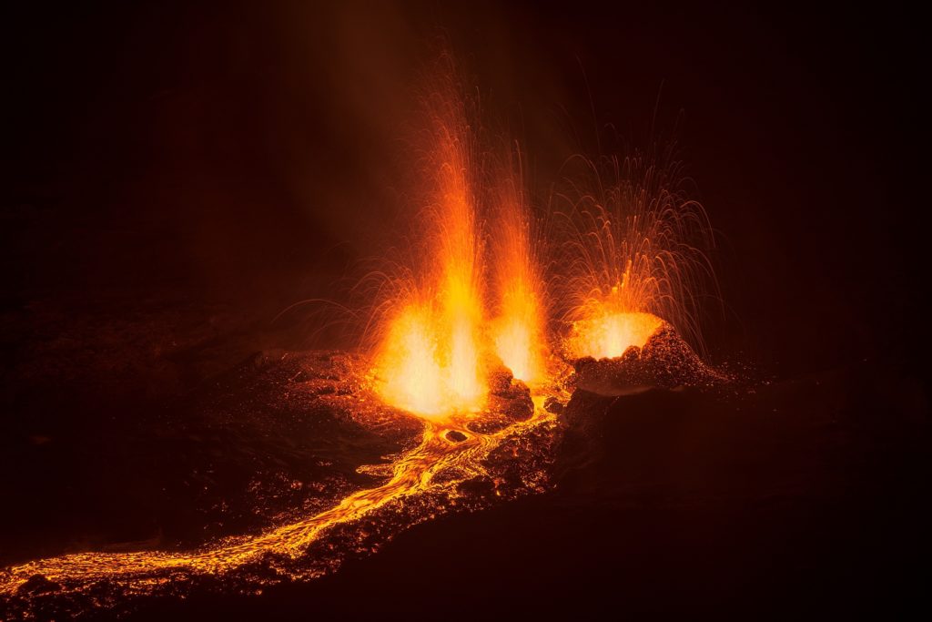 Piton de la Fournaise en éruption , Ile de la Réunion.