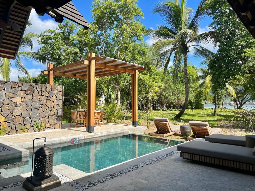 Beachfront Luxury Suite Pool Villa