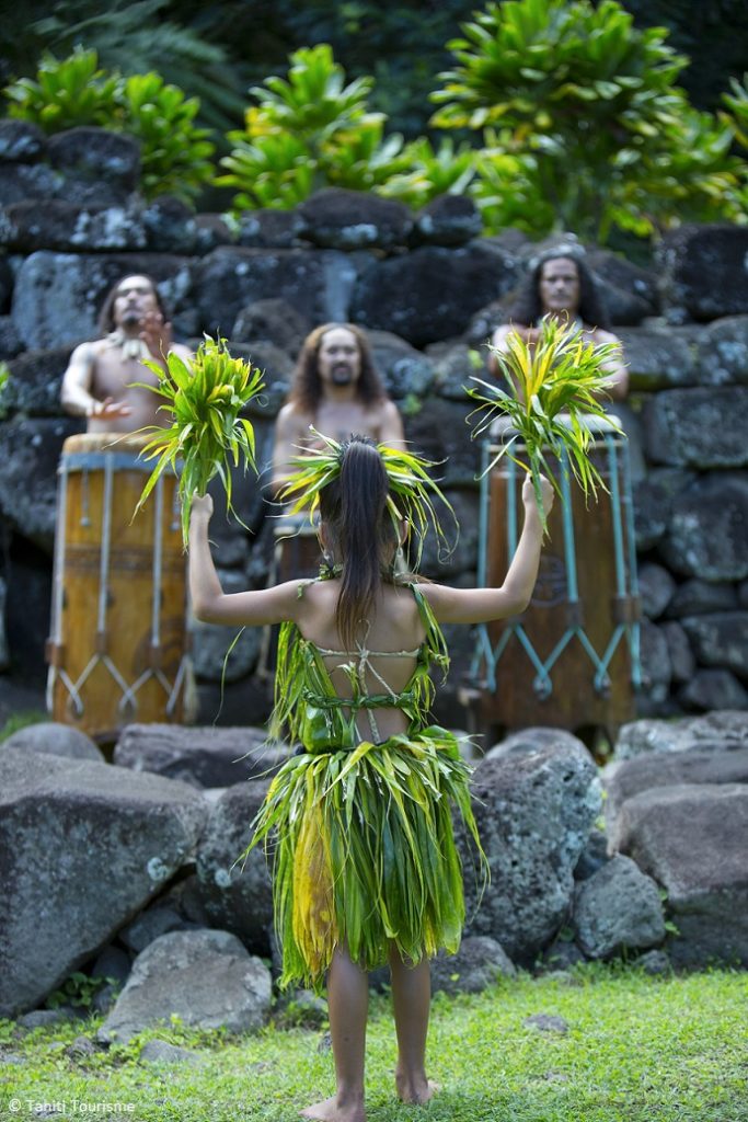 Indalo_Polynesie_Guide_Hiva-Oa-ceremonie-683x1024