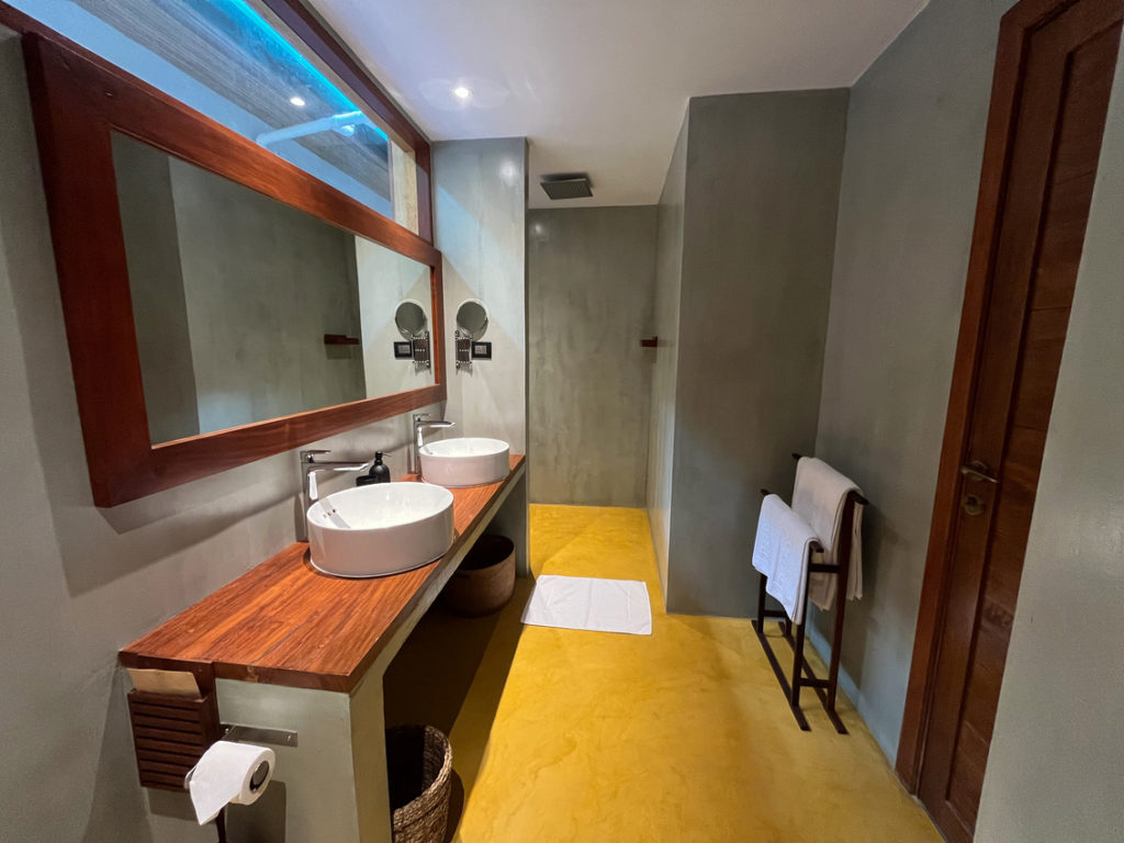 Indalo_Maldives_Barefoot_Chambre Beachside-sdb