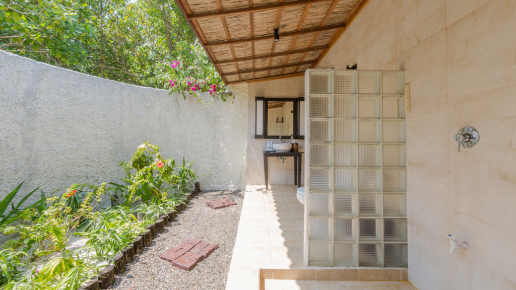 Indalo_Maldives_Kuredu_Garden-Bungalow-sdb