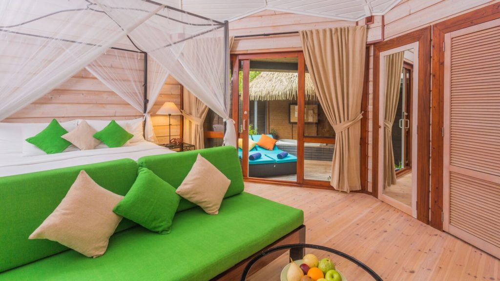 Indalo_Maldives_Kuredu_Sangu-Jacuzzi-Beach-Villa