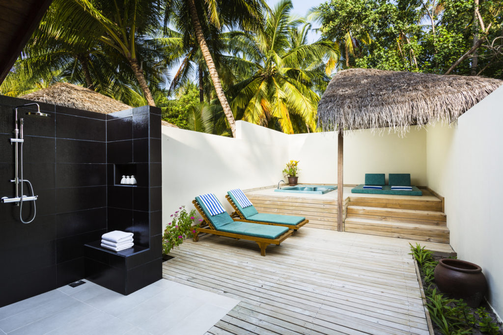 Indalo_Maldives_Meeru_Jacuzzi Beach Villa-sdb