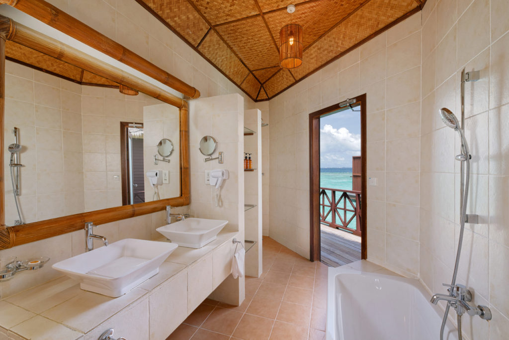Indalo_Maldives_Thulhagiri_Water Bungalow-sdb