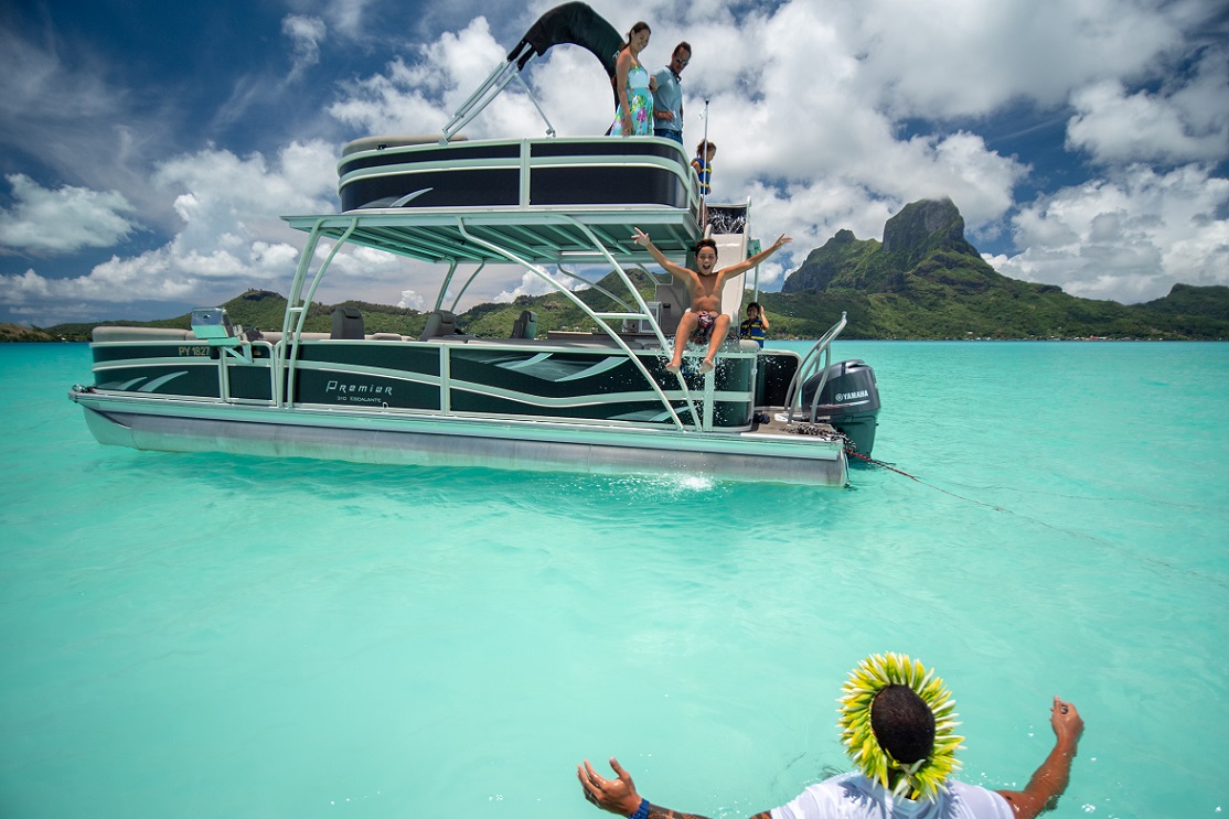 Bateau avec toboggan