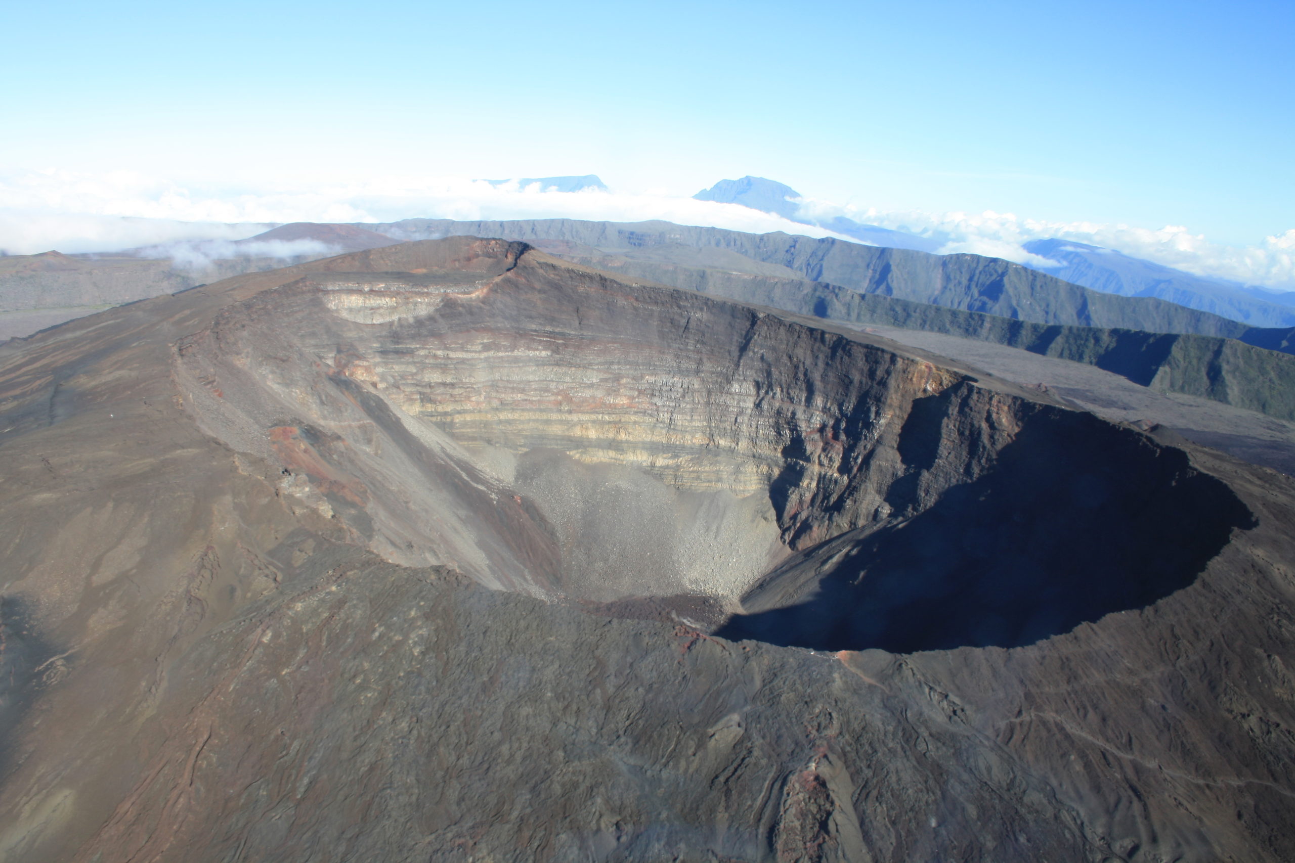 Indalo_Reunion_helicopter-volcan