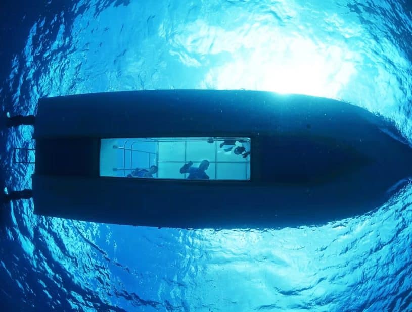 Bateau à Fond de Verre, Praslin
