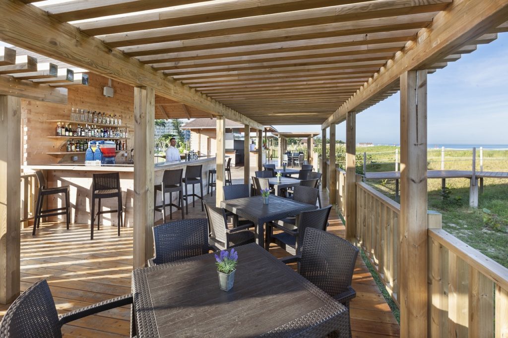 Restaurant « Sunset Grill » - The Level Adultes