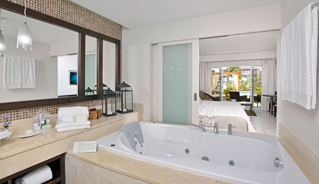 Master Junior Suite Jardin SwimUp « Royal Service »
