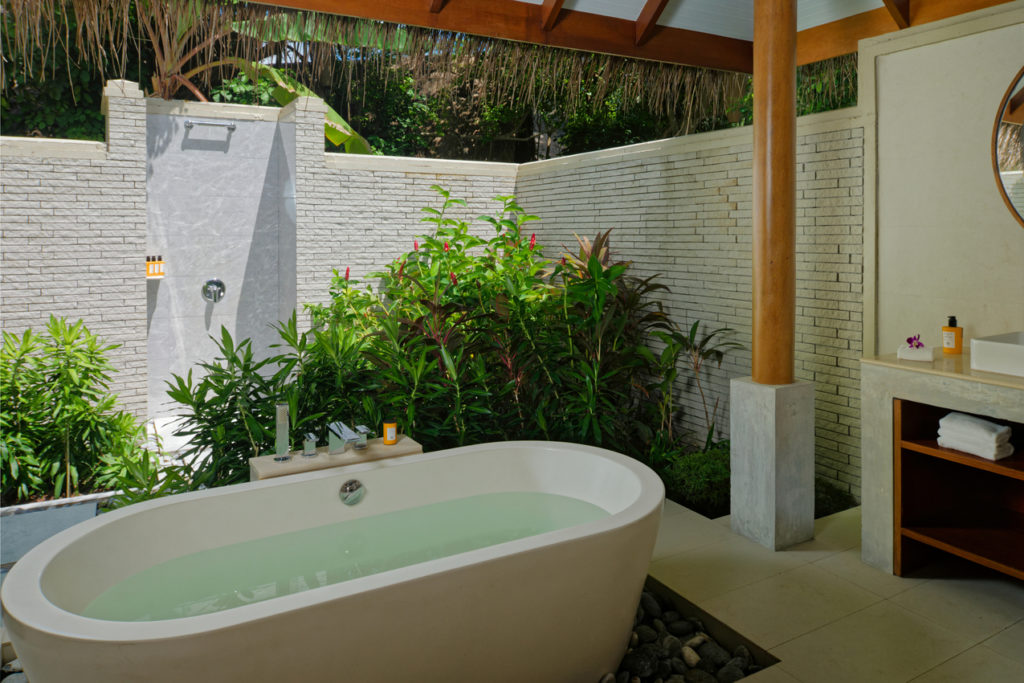 Indalo_Maldives_Baros_Deluxe Villa-sdb