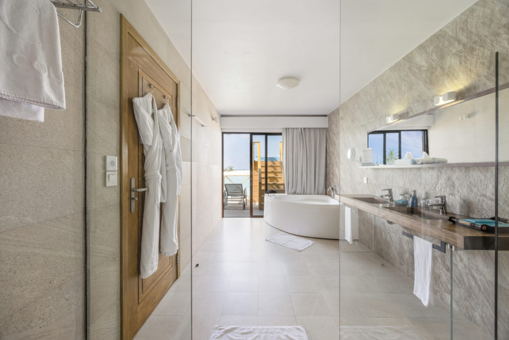 Indalo_Maldives_Cocoon_Lagoon Suite-sdb
