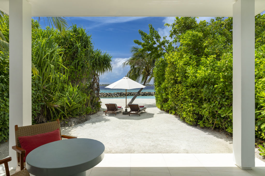 Indalo_Maldives_Dhigali_Beach Bungalow-terrasse