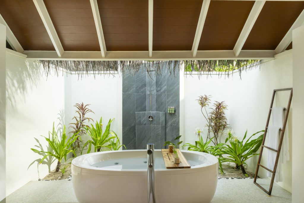 Indalo_Maldives_Kandolhu_Beach Villa-sdb