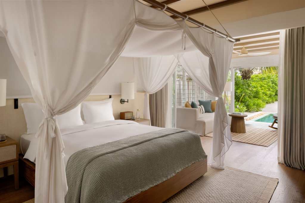 Indalo_Maldives_Kanuhura_Deluxe-Beach-Pool-Villa-chambre