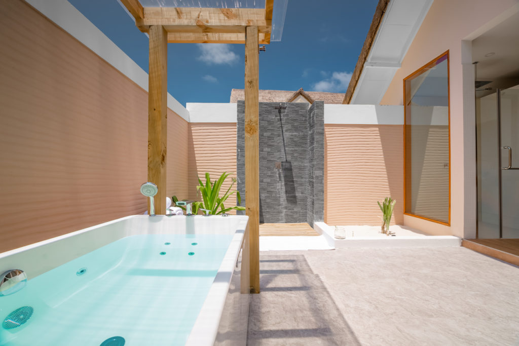 Indalo_Maldives_Kudafushi_Beach Villa-sdb