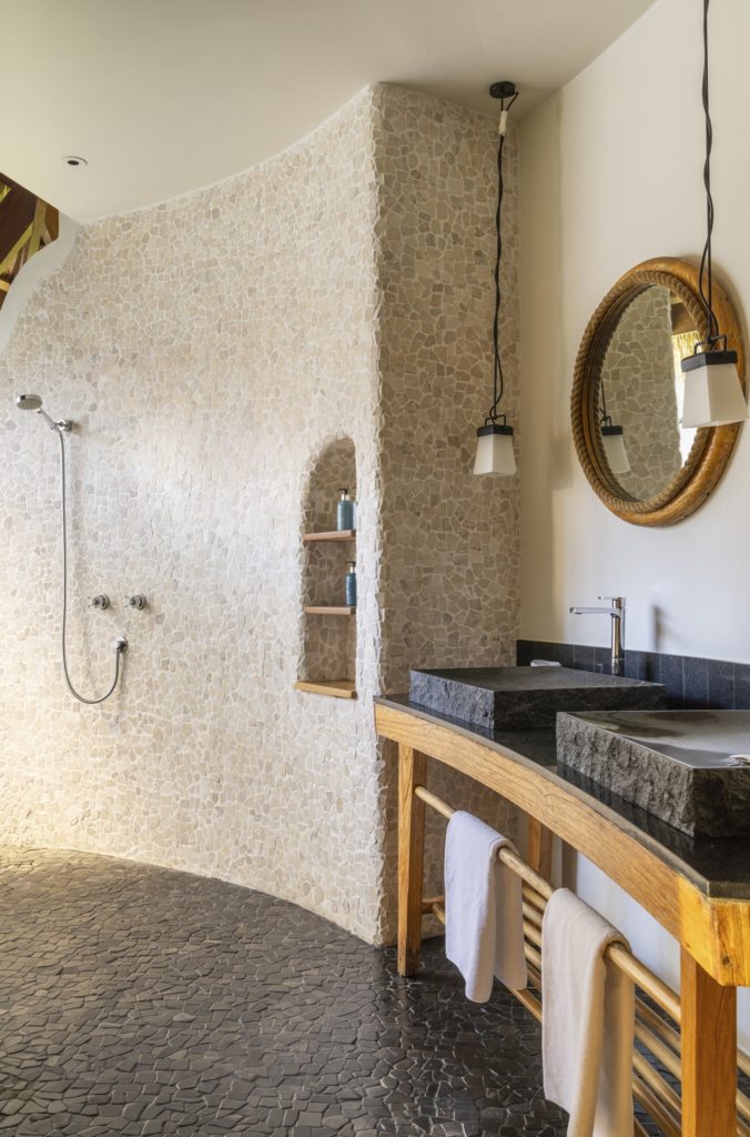 Indalo_Maldives_Moofushi_Beach Villa-sdb