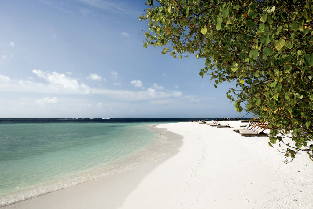 Indalo_Maldives_Moofushi_Beach2