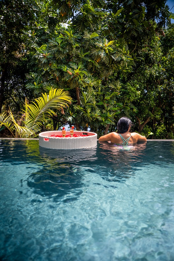 Pool Lodge